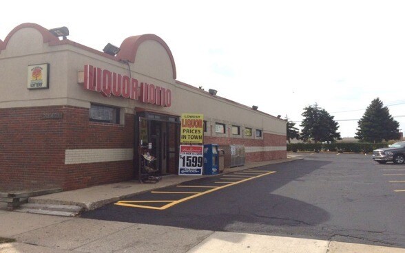 More Photos Of 32451 John R Rd, Madison Heights Freestanding For Lease
