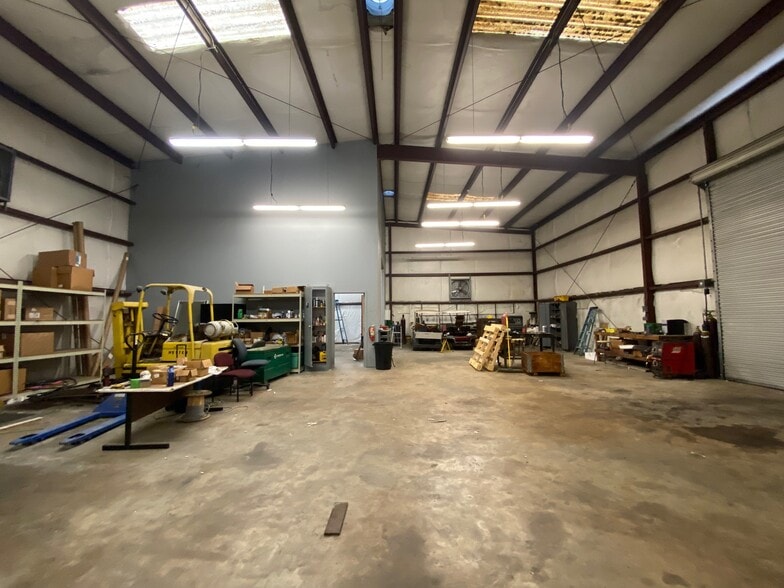 More Photos Of 4950 Washington Blvd, Beaumont Light Manufacturing For Sale