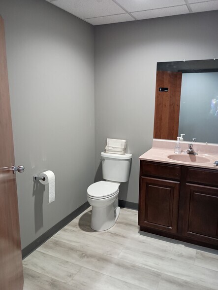 More Photos Of 2330 NE Independence Ave, Lee's Summit Warehouse For Sale