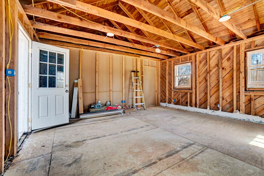 More Photos Of 12117 Highway 221, Woodruff Office For Sale