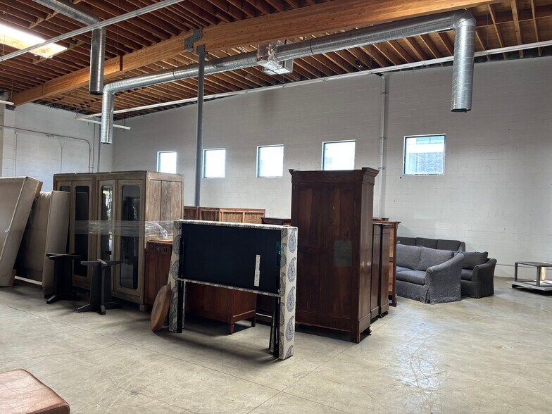 More Photos Of 3816-3822 W Jefferson Blvd, Los Angeles Warehouse For Lease