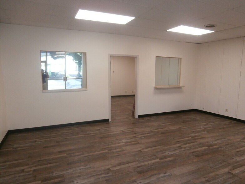 More Photos Of 3015 Menke Cir, Omaha Serviced Offices For Lease