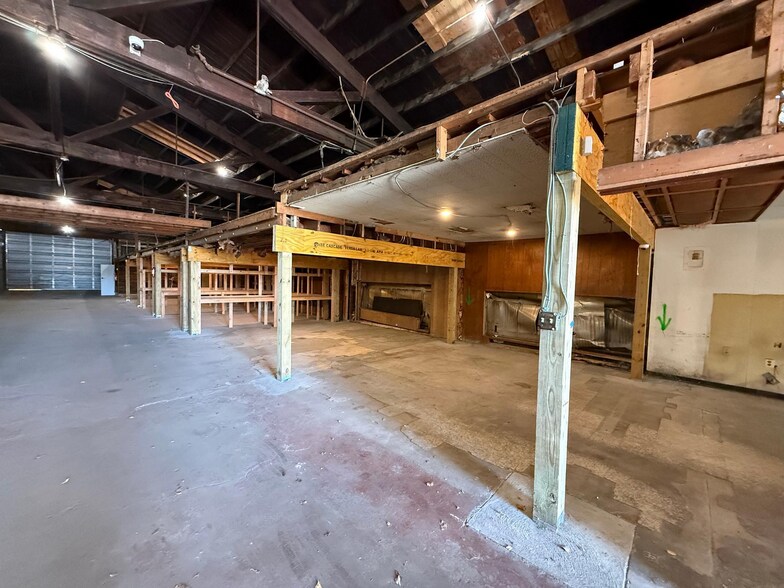 More Photos Of 64 E Washington Ave, Pleasantville Warehouse For Lease