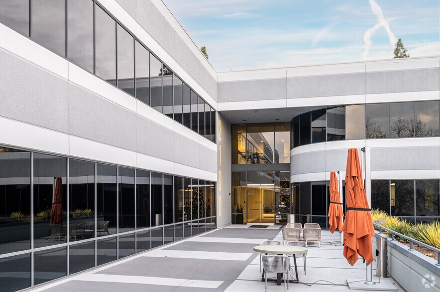 More Photos Of 2100 W Orangewood Ave, Orange Office For Lease