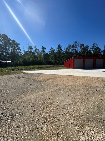 More Photos Of 277 Moses St, Zavalla Self Storage For Sale