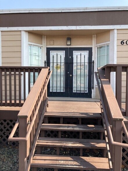 More Photos Of 600 SE Court Ave, Pendleton Auto Dealership For Sale