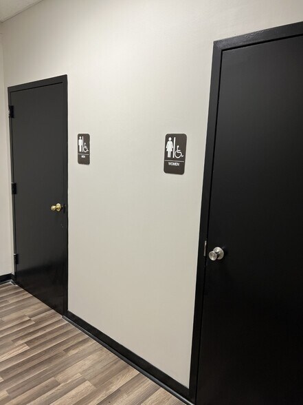 More Photos Of 16325 Northcross Dr, Huntersville Office For Lease