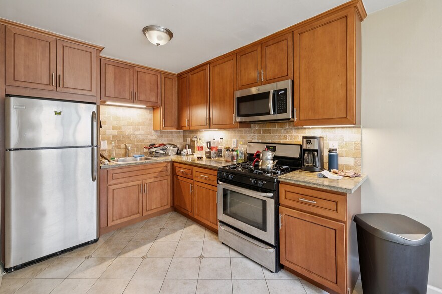 More Photos Of 1140 El Camino Real, Burlingame Apartments For Sale