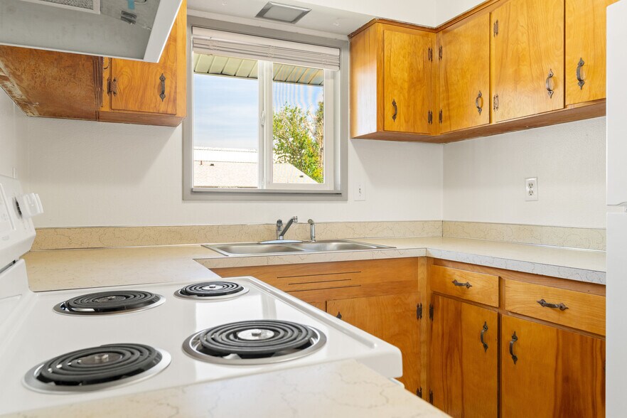 More Photos Of 110-162 NW 15th St, Gresham Apartments For Sale