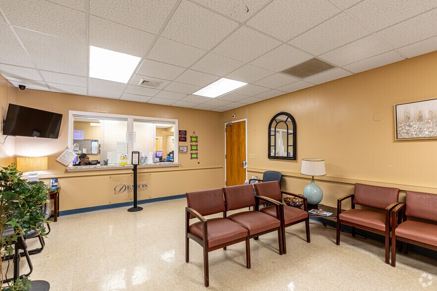 More Photos Of 125 Liberty St, Springfield Medical For Lease