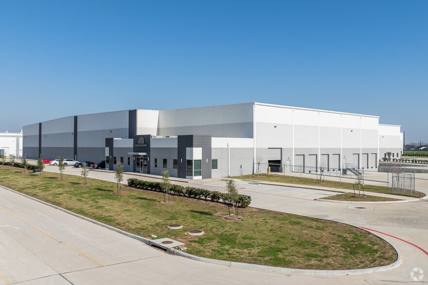 More Photos Of 5477 Business Park Dr, Rosenberg Warehouse For Sale