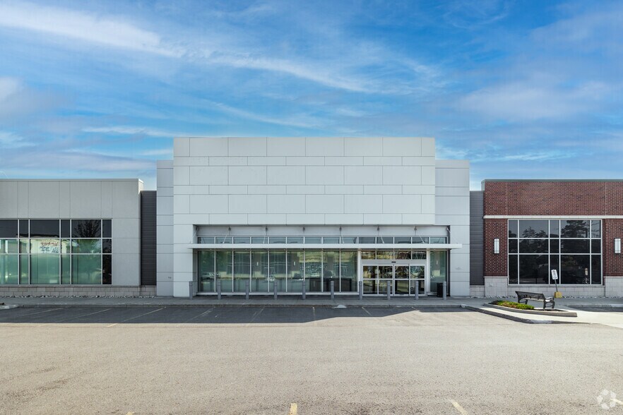 More Photos Of 590-650 Industrial Ave, Ottawa Storefront For Lease