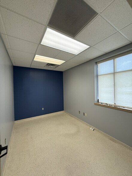 More Photos Of 305 River Dr, LaFollette Medical For Sale