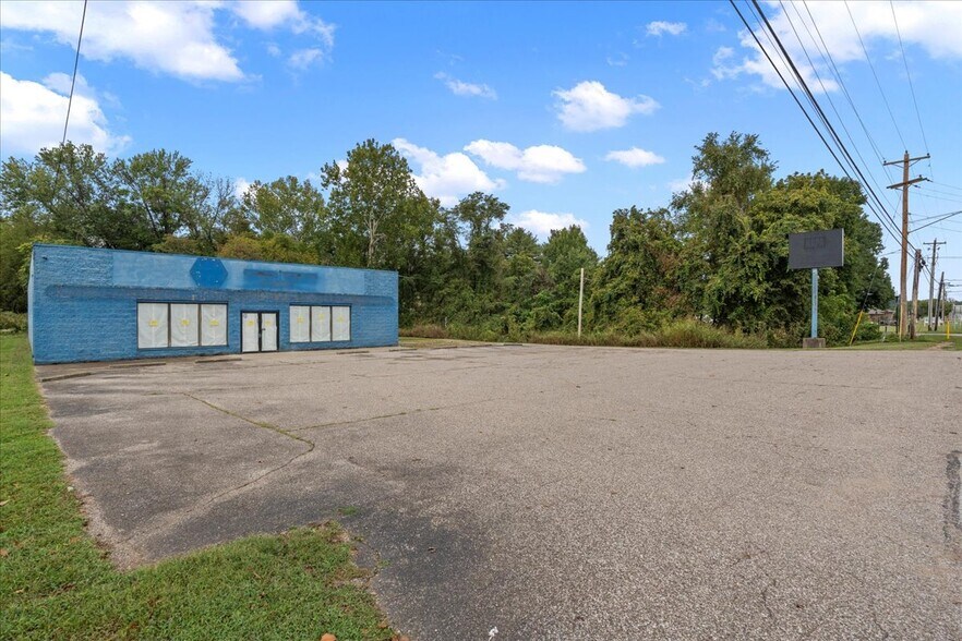 More Photos Of 516 Washington St, Ravenswood Freestanding For Lease