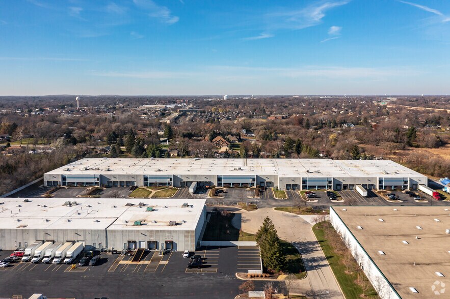 More Photos Of 1000 Stevenson Ct, Roselle Service For Lease