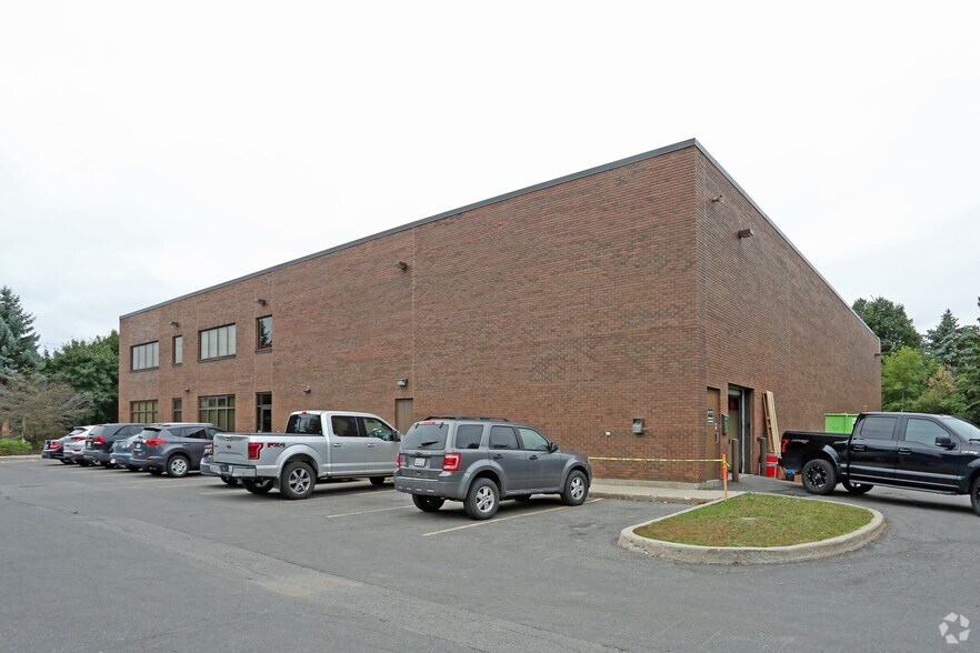 More Photos Of 2520 St Laurent Blvd, Ottawa Flex For Lease