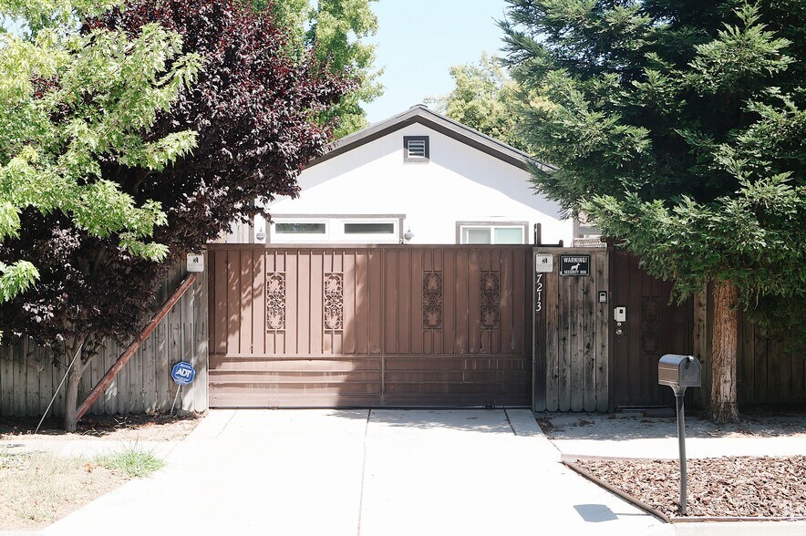 More Photos Of 301 Rivergate Way, Sacramento Multifamily For Sale