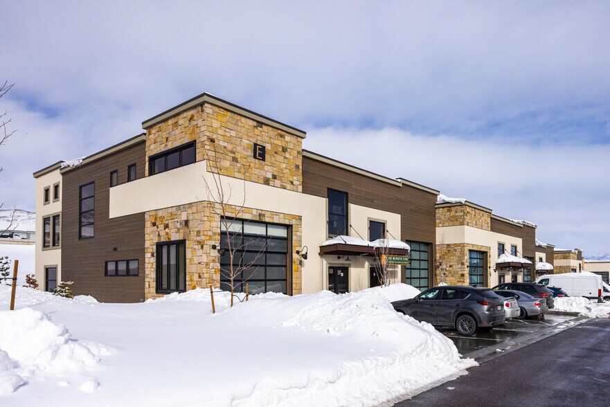 More Photos Of 4554 Forestdale Dr, Park City Light Manufacturing For Sale