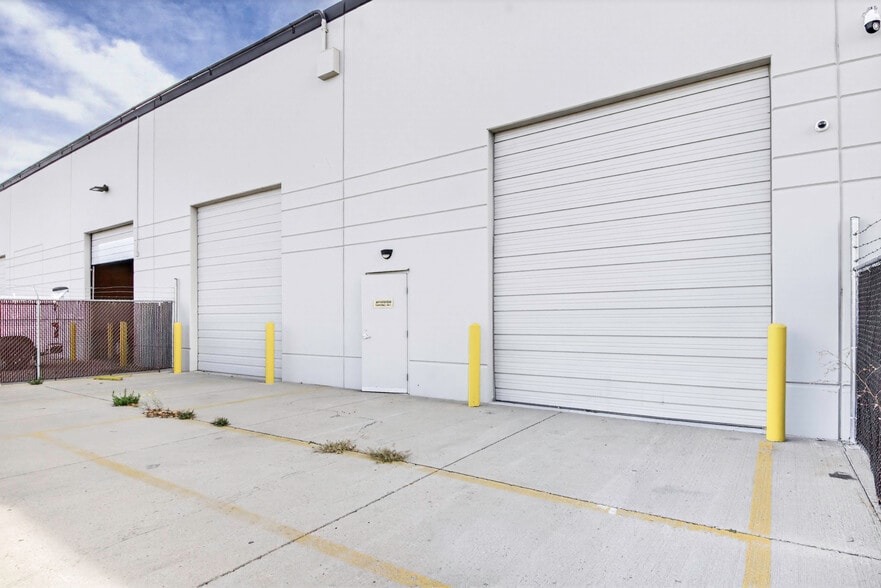 More Photos Of 3155 Chambers Rd, Aurora Flex For Sale