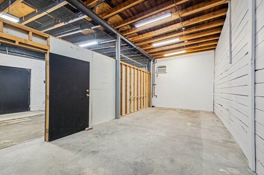 More Photos Of 4019-21 N Elston Ave, Chicago Storefront Retail Office For Lease