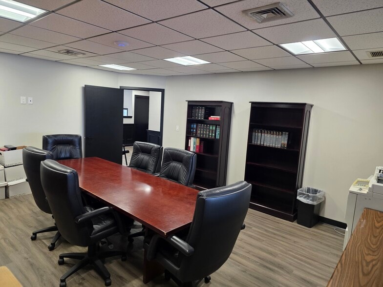 More Photos Of 98 Willis Ave, Mineola Office For Lease