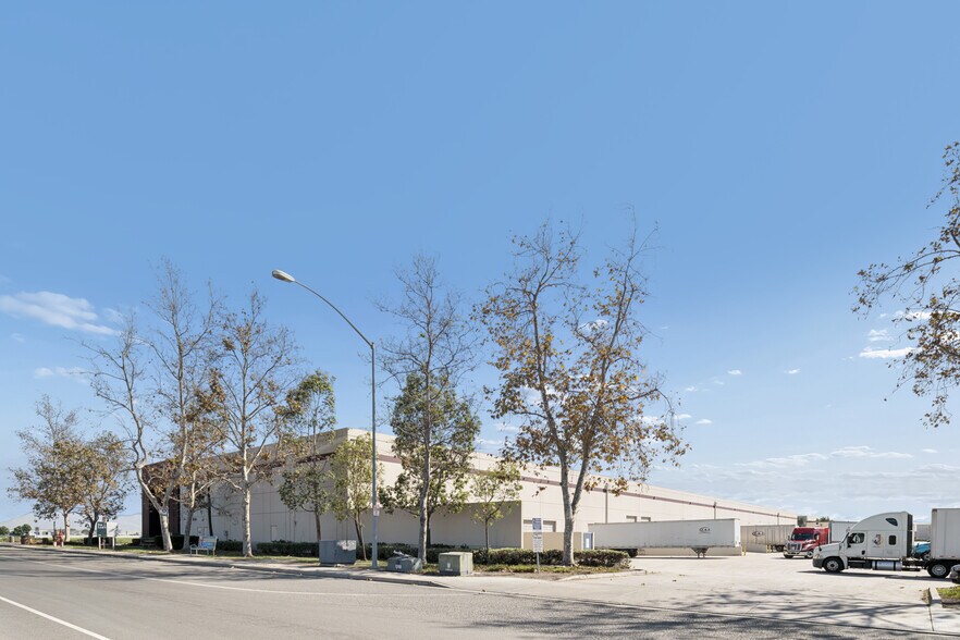 More Photos Of 7577 Airway Rd, San Diego Warehouse For Sale