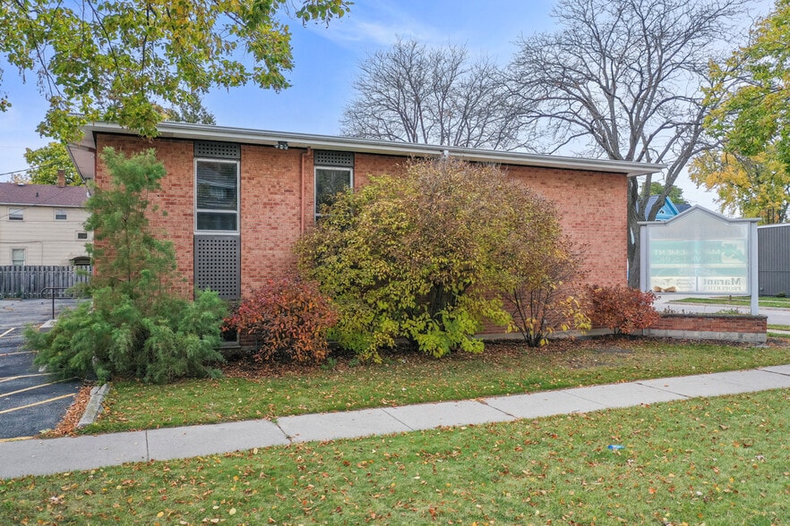 More Photos Of 828 Cherry St, Green Bay Office Residential For Sale