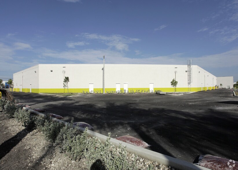 More Photos Of 13115 W Okeechobee Rd, Hialeah Storefront Retail Office For Lease