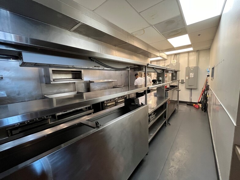 More Photos Of 1432 W 31st St, Minneapolis Storefront Retail Residential For Lease