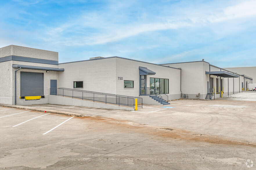 Primary Photo Of 740-750 Regal Row, Dallas Warehouse For Lease