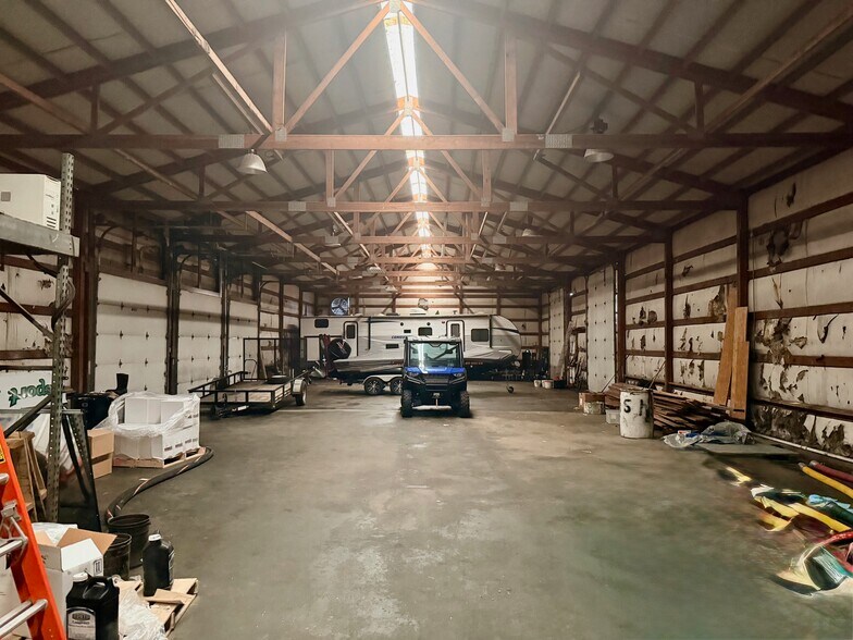 More Photos Of 328 S Interstate Dr, Sikeston Industrial For Lease