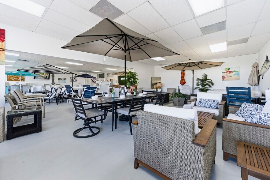 More Photos Of 750-758 Northlake Blvd, Lake Park Freestanding For Lease