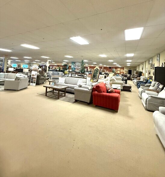 More Photos Of 411 Rt-108, Somersworth Freestanding For Sale