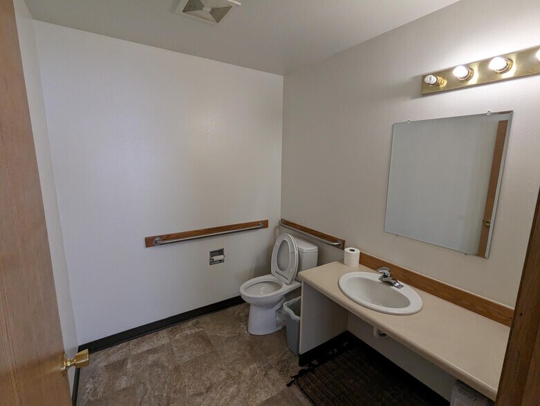 More Photos Of 1704 S Russell St, Missoula Flex For Lease