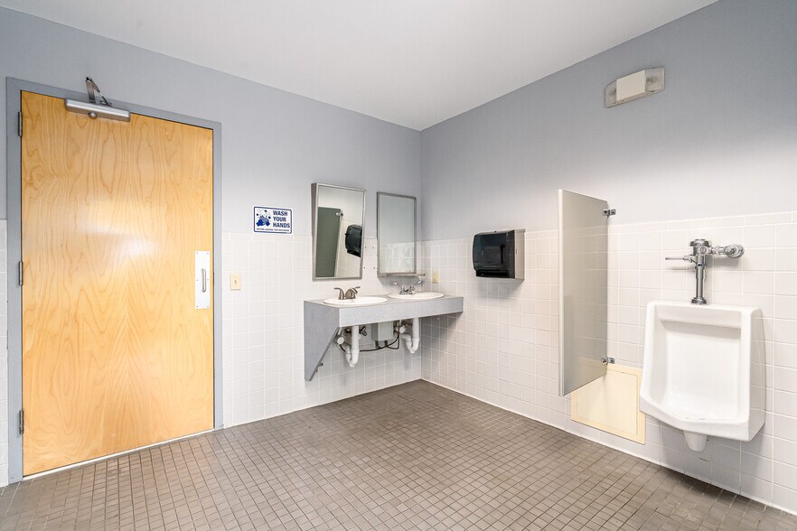 More Photos Of 617 Mulberry St, Elizabethtown Office For Sale