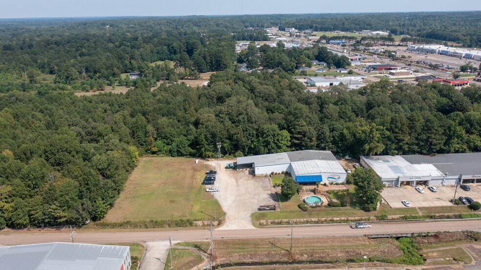 More Photos Of 415 Wilkins Wise Rd, Columbus Showroom For Sale