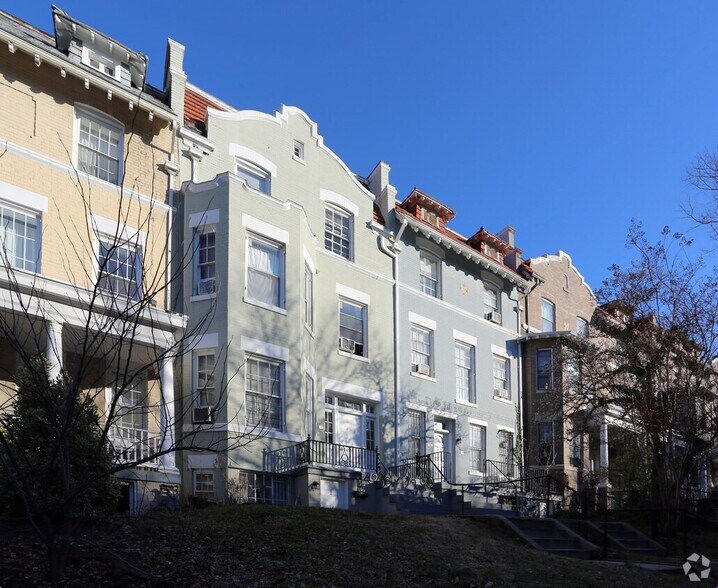 More Photos Of , Washington Multifamily For Sale