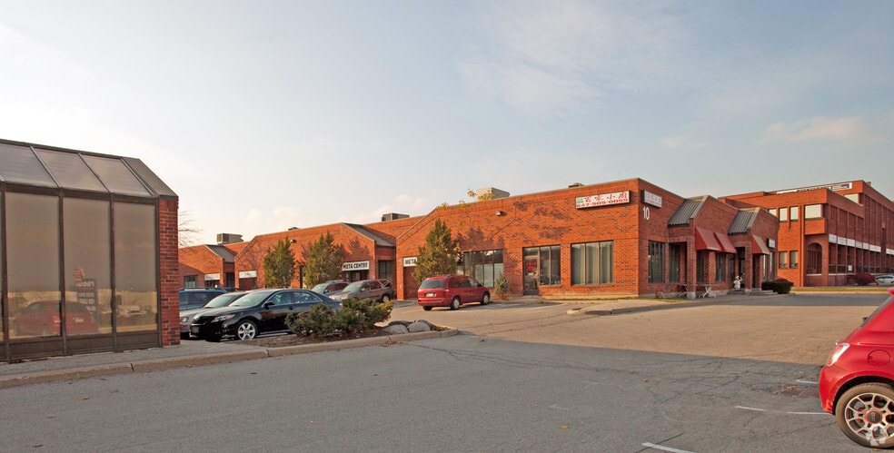 More Photos Of 10 W Pearce St, Richmond Hill Light Distribution For Lease