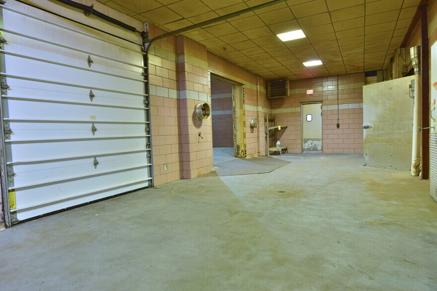 More Photos Of 126 Erie St, Cortland Warehouse For Lease