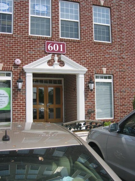 More Photos Of 601 7th St, Laurel Office For Lease