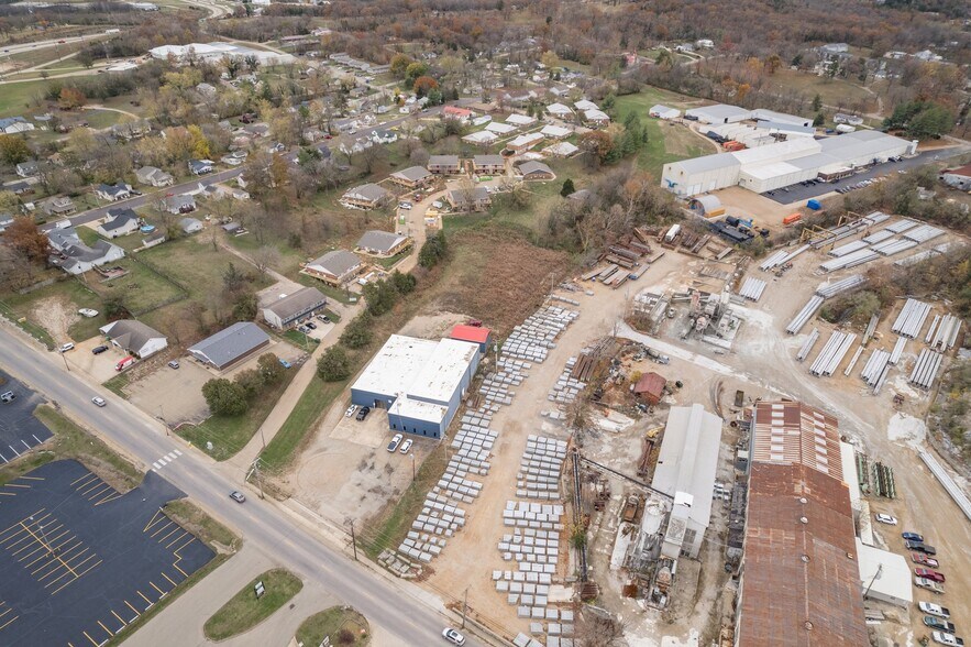 More Photos Of 519 Benham St, Bonne Terre Light Manufacturing For Sale