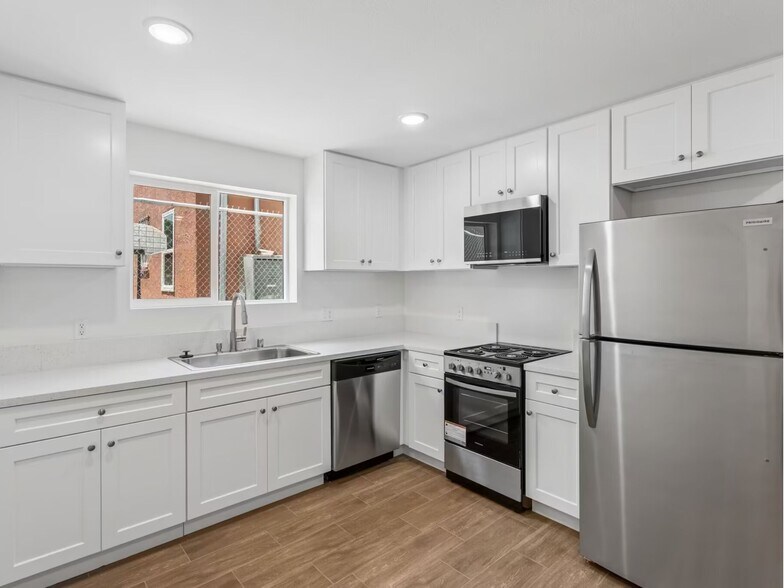 More Photos Of 833 W 84th St, Los Angeles Apartments For Sale
