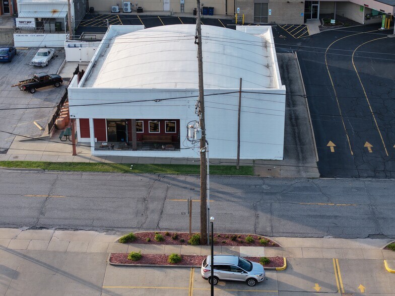 More Photos Of 113 W Jackson St, Sparta Freestanding For Sale