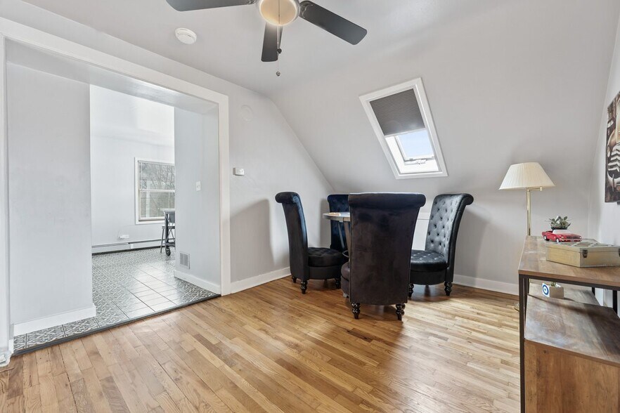 More Photos Of 310 W Irving Park Rd, Wood Dale General Retail For Sale