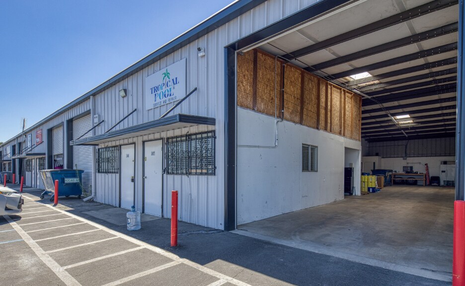 More Photos Of 3164 N Marks Ave, Fresno Warehouse For Sale