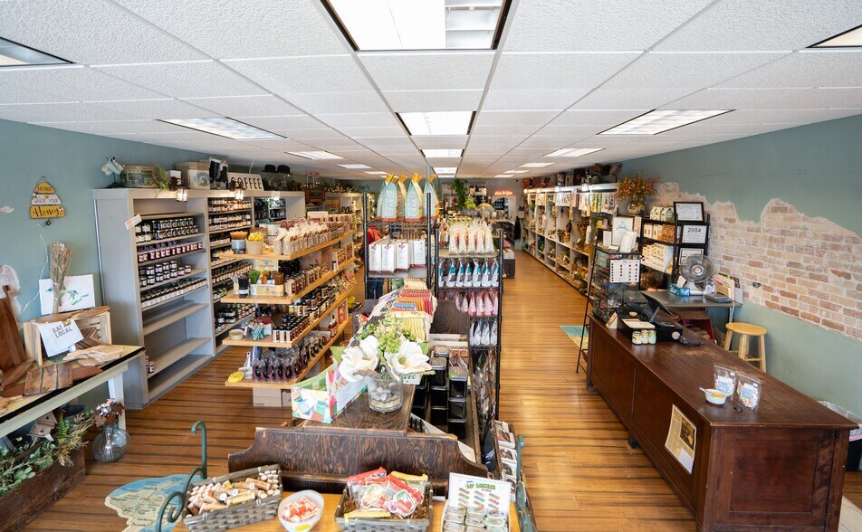 More Photos Of 433 Main St, Frankfort General Retail For Sale