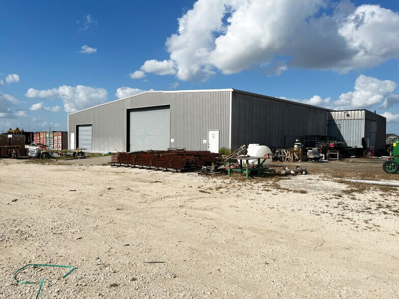 More Photos Of 11837 W Fairmont Pky, La Porte Warehouse For Lease