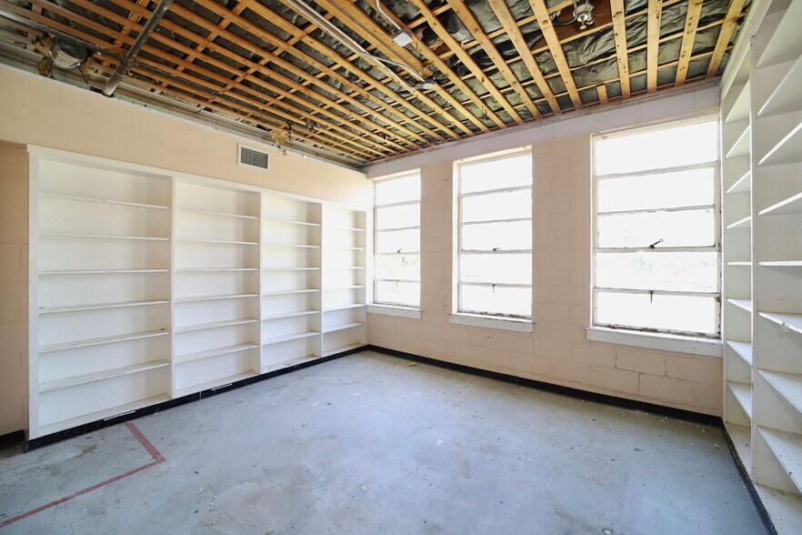 More Photos Of 970 E Humbolt St, Fort Worth Medical For Sale