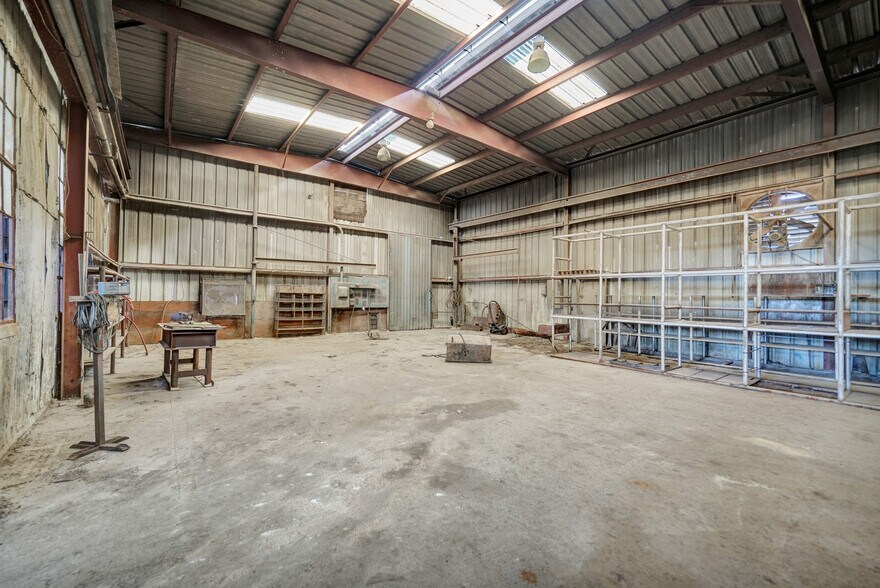More Photos Of 501 Hillcrest Ave, Odessa Warehouse For Sale