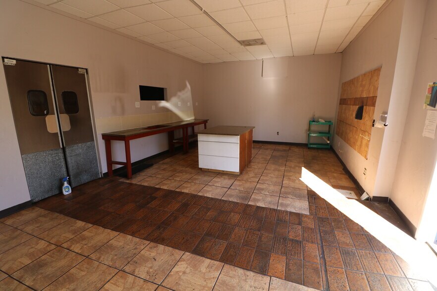 More Photos Of 2418 US Highway 19, Holiday General Retail For Lease
